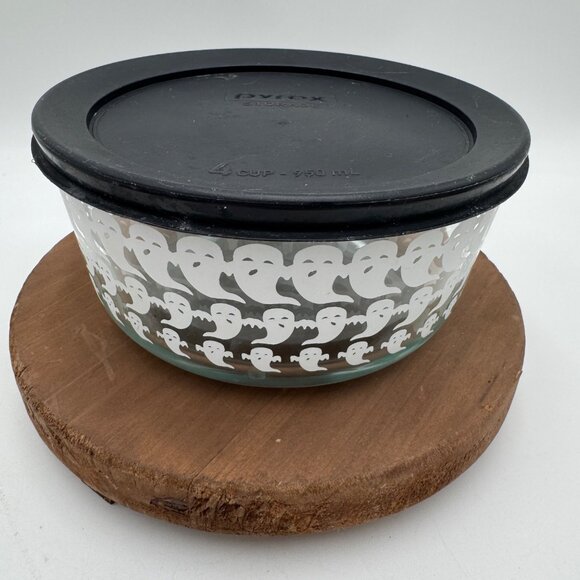 PYREX 4 Cup HALLOWEEN Storage Bowl three rows of ghost black lid - Picture 1 of 15